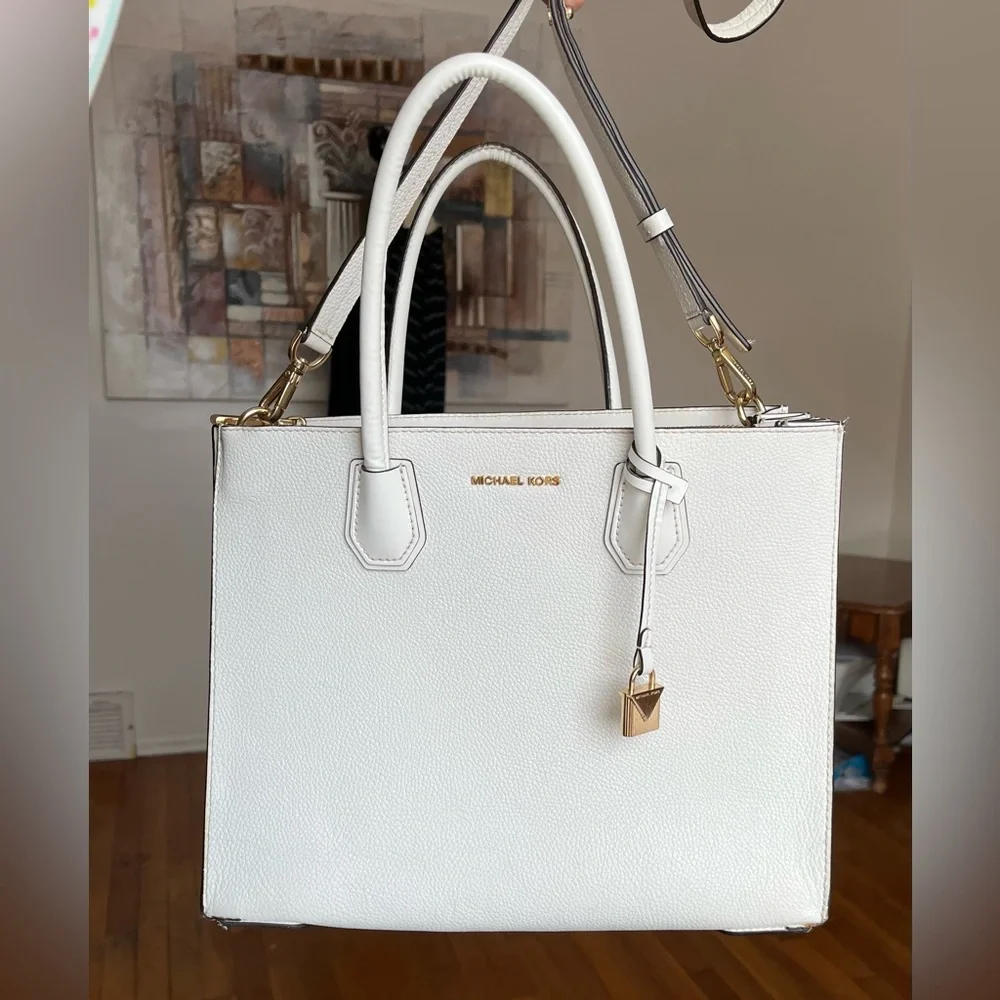 Michael Kors white pebbled leather (EUC) accordion tote- purse - Picture 3 of 17